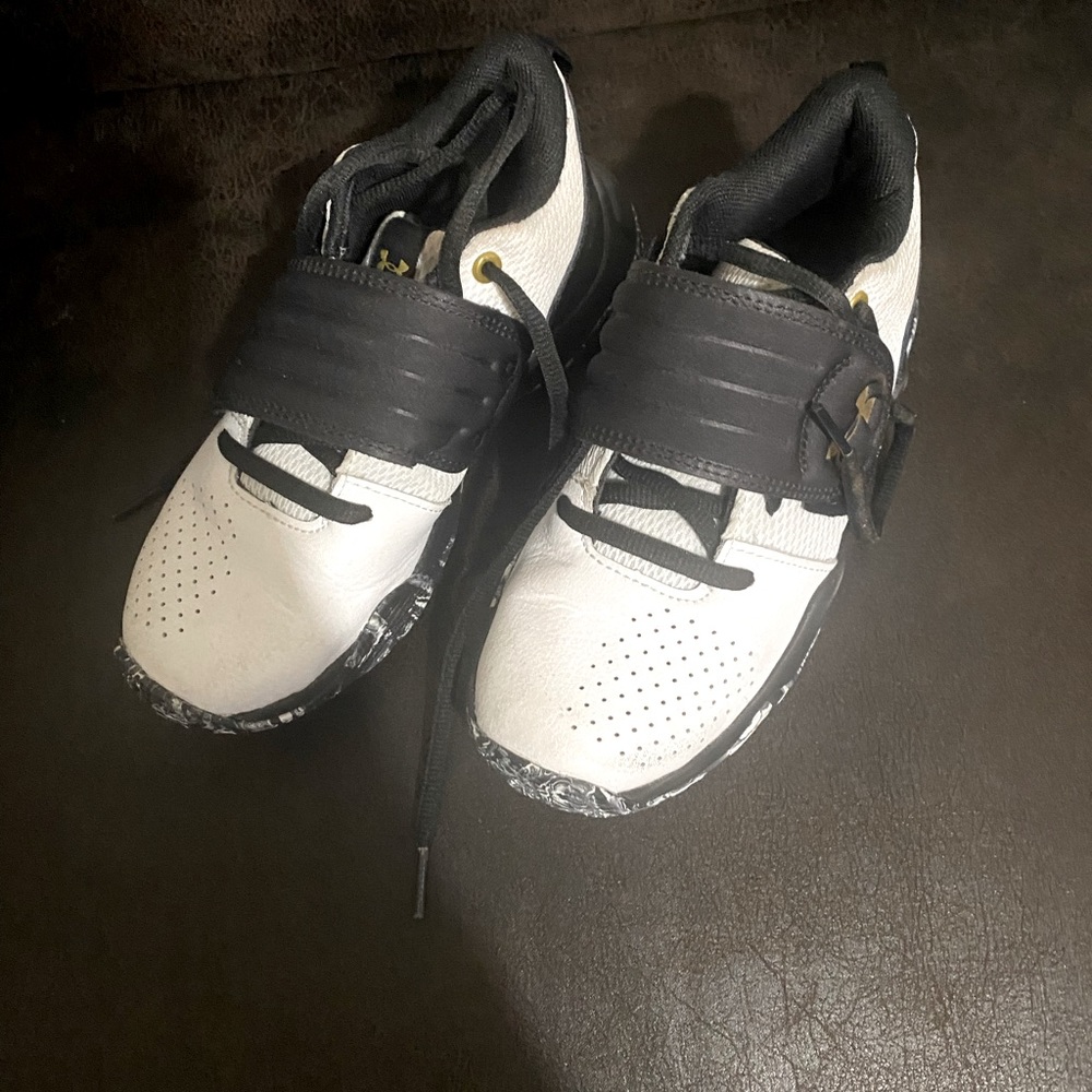 Boys basketball shoes